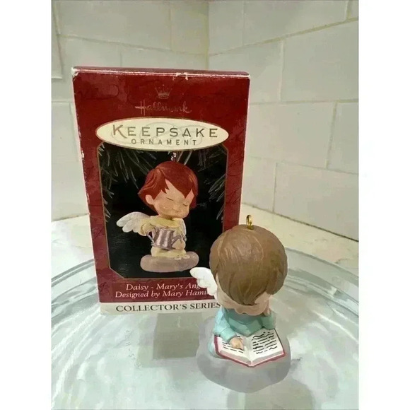 1993 Hallmark Keepsake Christmas Holiday Ornament MARYS ANGELS JOY 6TH IN SERIES - Picture 1 of 9